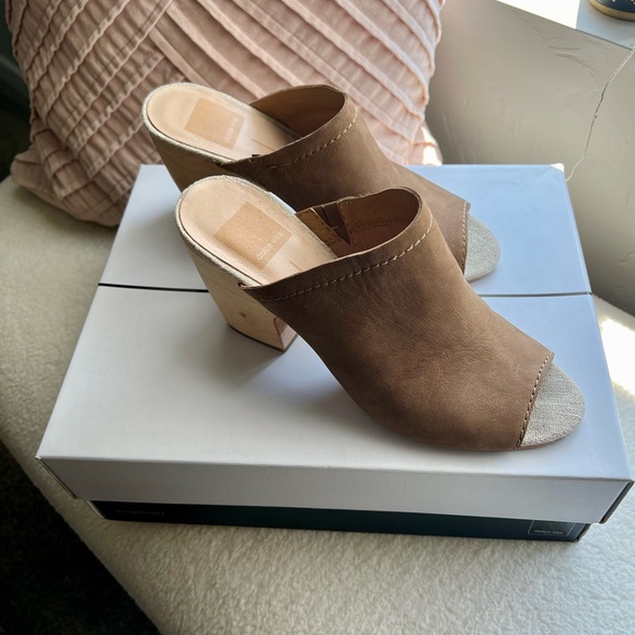 Dolce Vita Tegan Mule - Picture 2 of 5